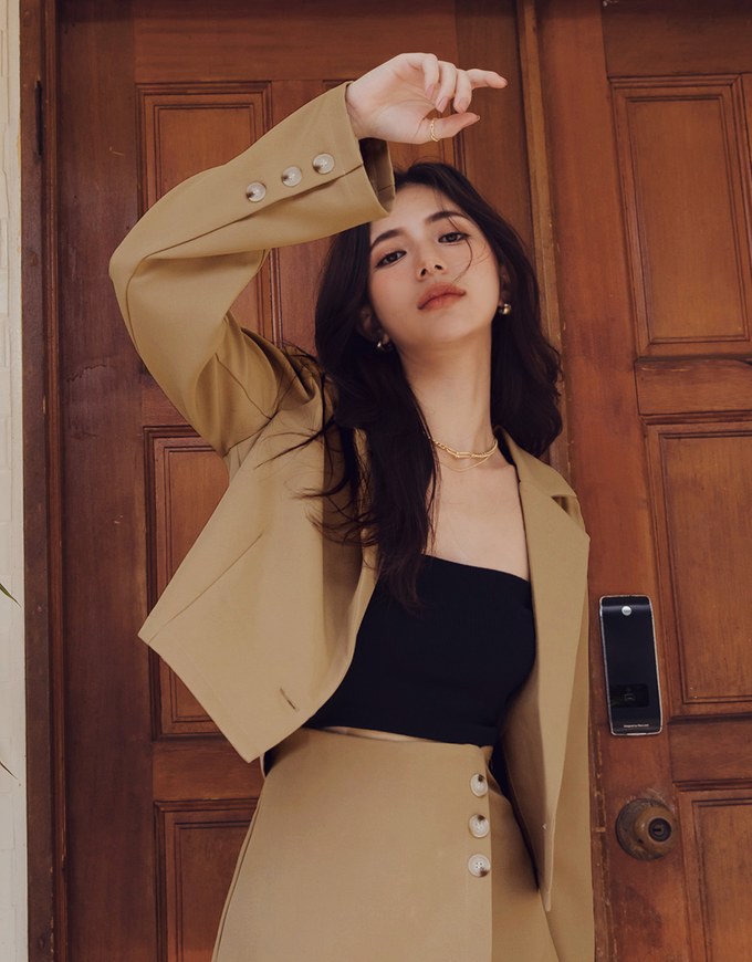 Edgy Smart Single-Button Crop Blazer(With shoulder pads)