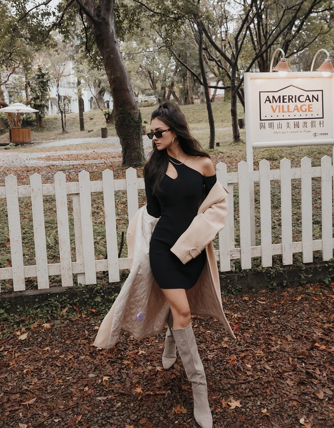 Avant-Garde Shoulder Hollow Knit Bodycon Dress