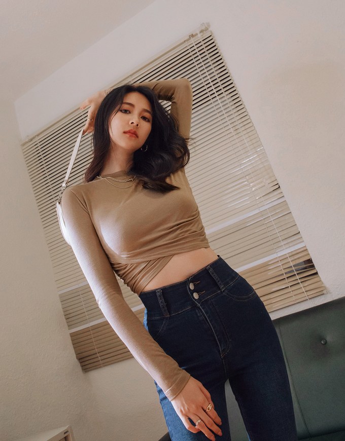 Minimalist Staple 2Way Crossover Crop Top