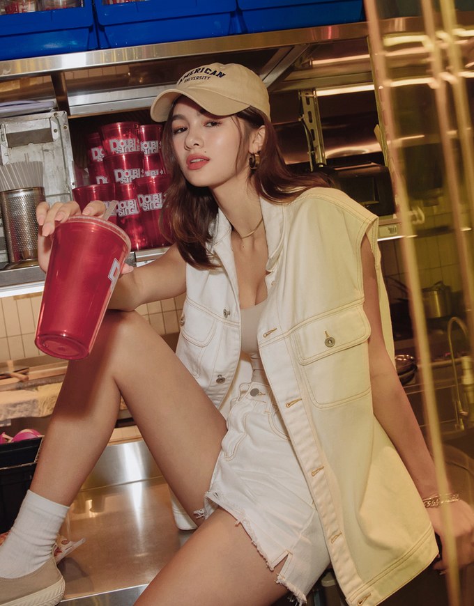 Très Chic Stitching Double Pocket Buttoned Vest