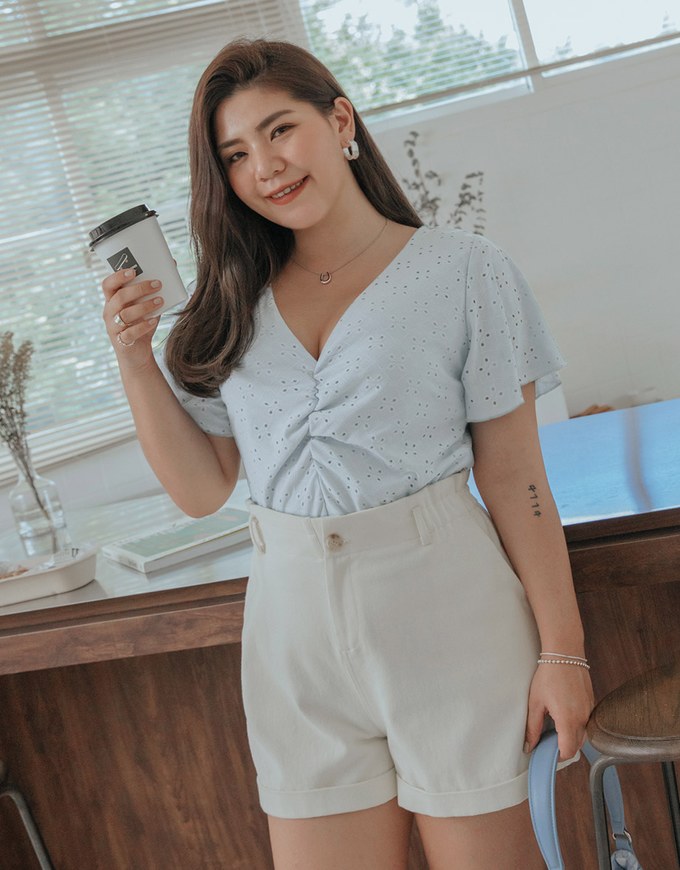 Broderie Lace V-Neck Scrunch Top