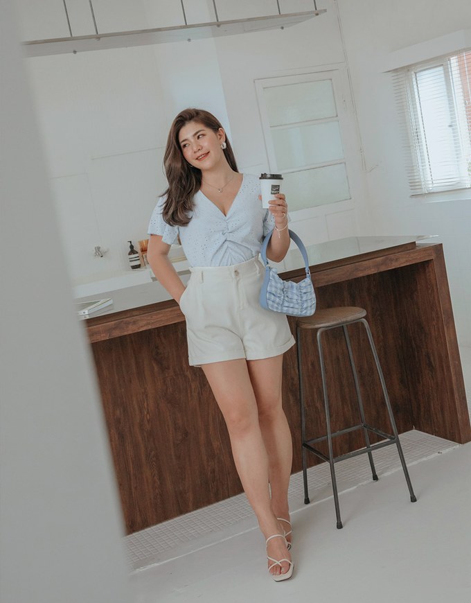 Broderie Lace V-Neck Scrunch Top