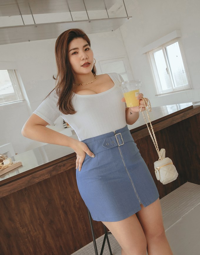 Elevated Detailing Front-Zipper Denim Mini Skirt