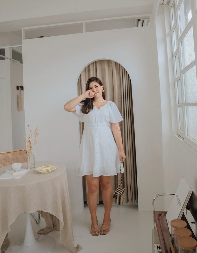 Rustic Bohême Ruffled Hem Lace Mini Dress