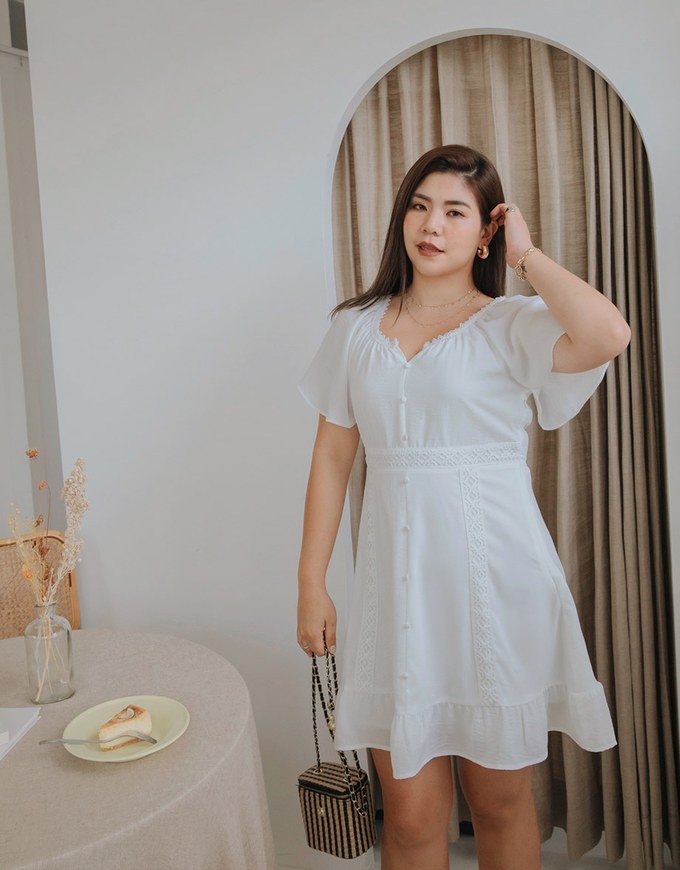 Rustic Bohême Ruffled Hem Lace Mini Dress