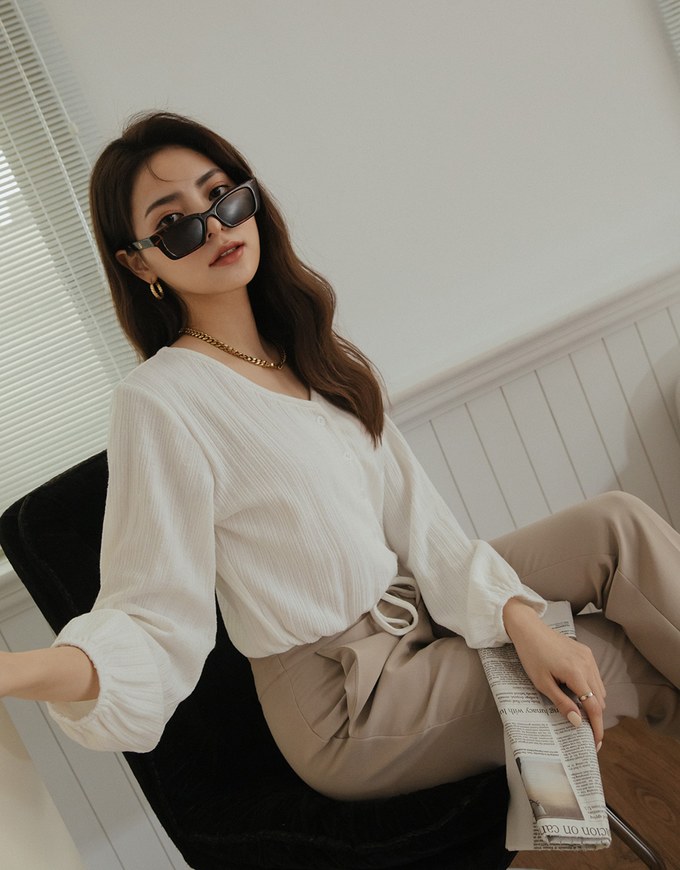 Minimal Chic V-Neck Embossed West-Tie Top