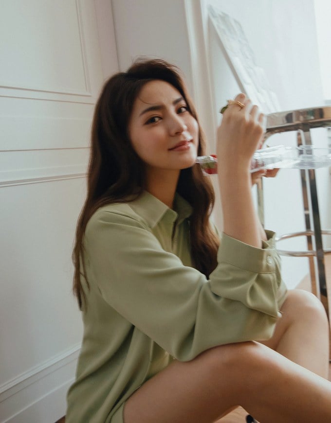 Basic Versatile Anti-Wrinkle Iron Free Blouse Shirt (With Detachable Shoulder Pads)