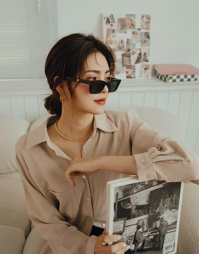 Basic Versatile Anti-Wrinkle Iron Free Blouse Shirt (With Detachable Shoulder Pads)