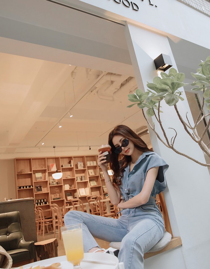 Casual Chic Drawstring Crop Denim Top