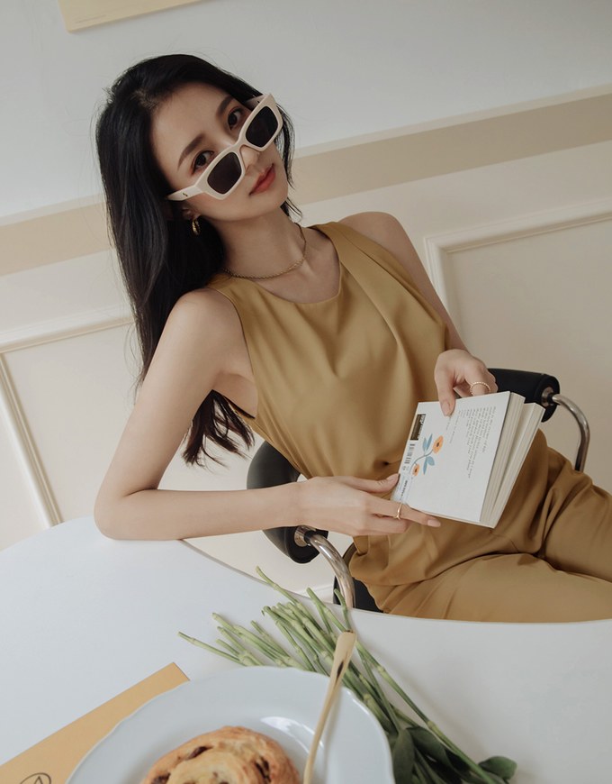 Elevated Detailing Pleated Sleeveless Top