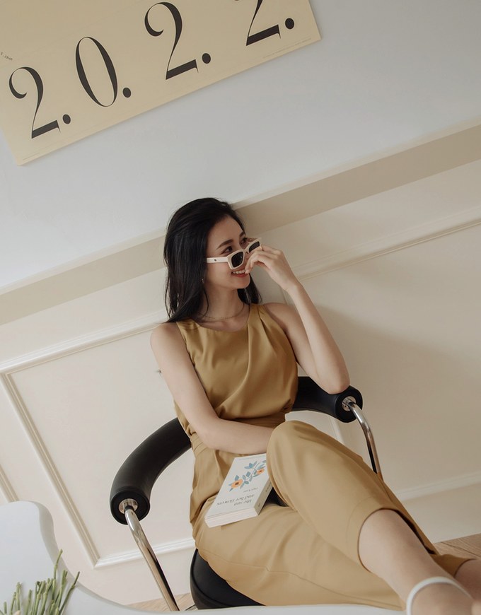 Elevated Detailing Pleated Sleeveless Top