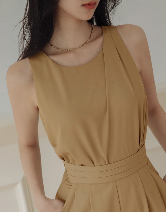 Elevated Detailing Pleated Sleeveless Top
