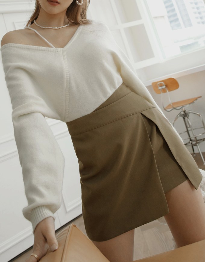 Asymmetric Back Elastic Skirt With Overlapping Slit