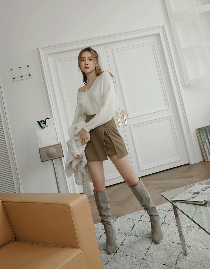 Asymmetric Back Elastic Skirt With Overlapping Slit