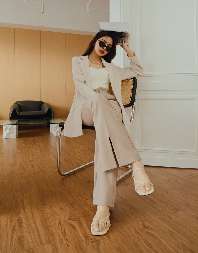 Vigorous Back-Slit Suit Blazer(With Detachable Shoulder Pads)