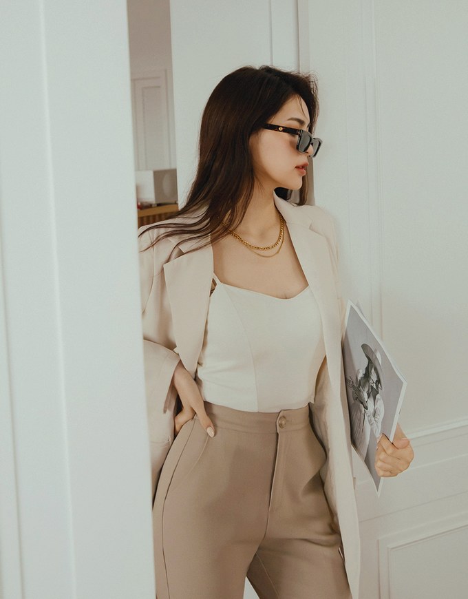Vigorous Back-Slit Suit Blazer(With Detachable Shoulder Pads)