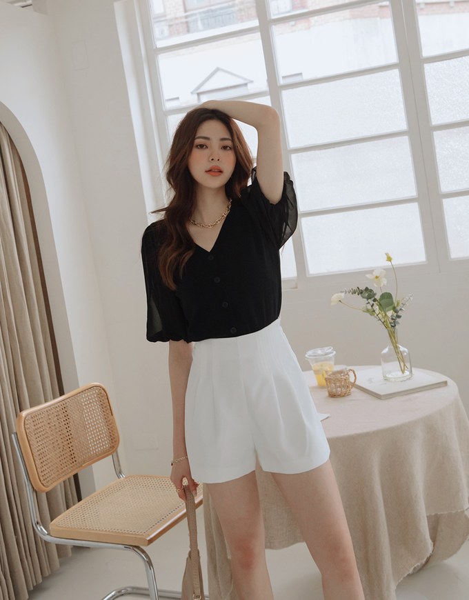 Elevated Detailing V-Neck Splice Puff Sleeve Crop Top