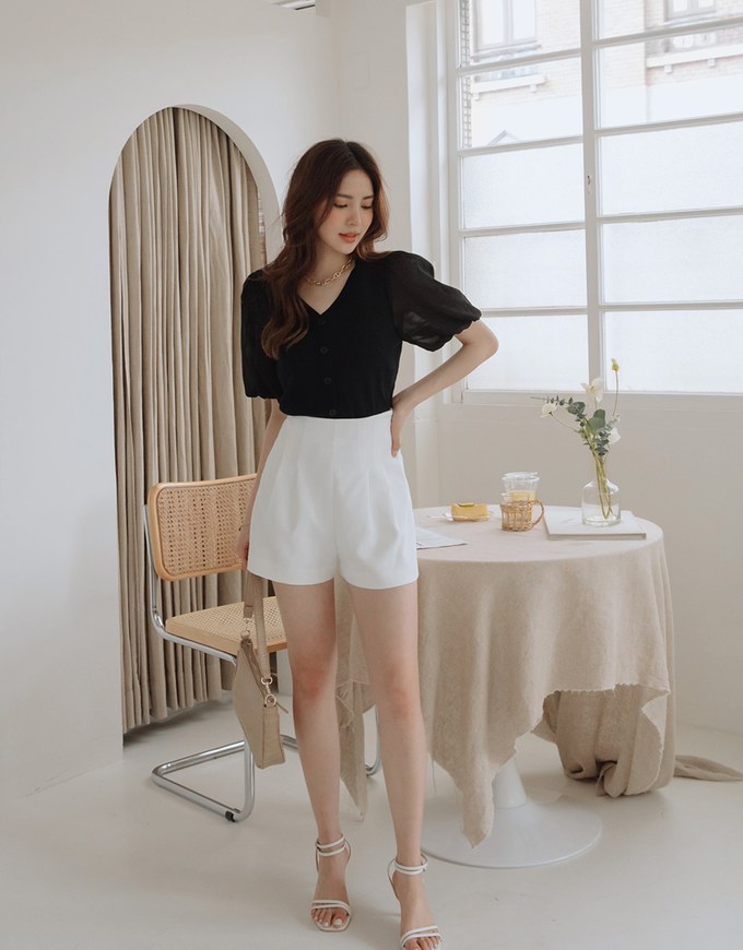 Elevated Detailing V-Neck Splice Puff Sleeve Crop Top