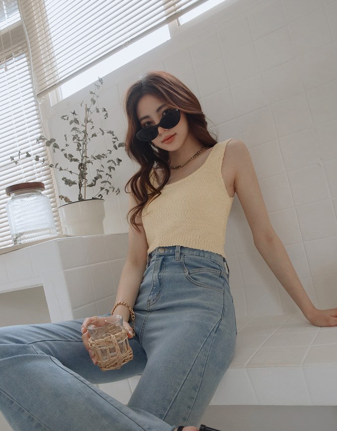 Crinkled Embossed U-Neck Crop Knit Tank Top