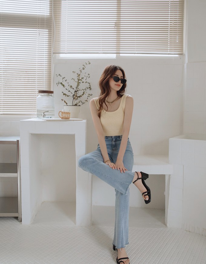 Crinkled Embossed U-Neck Crop Knit Tank Top