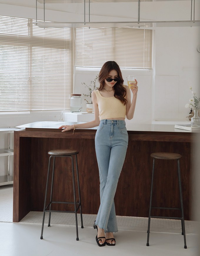 Crinkled Embossed U-Neck Crop Knit Tank Top