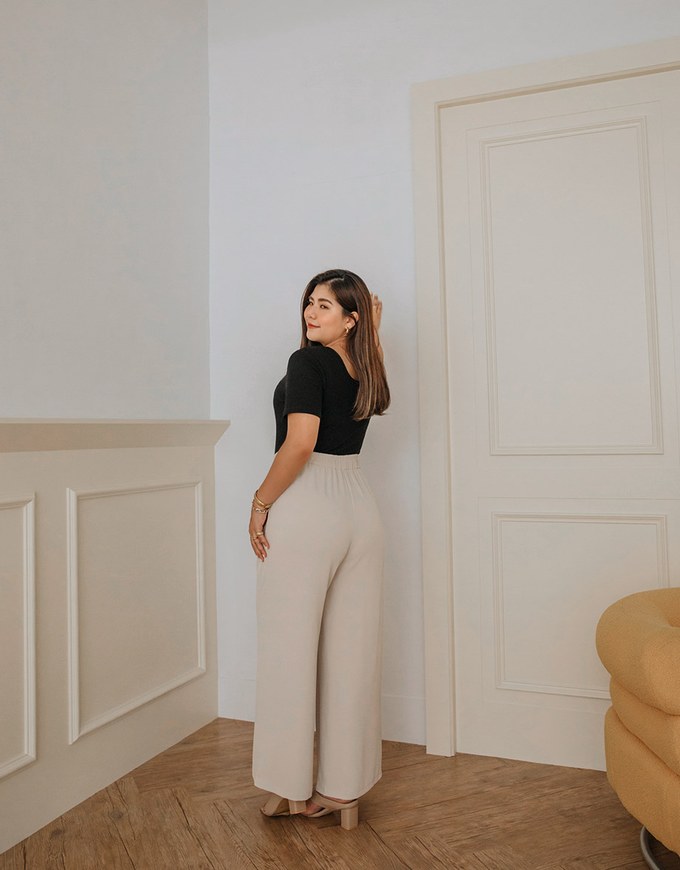 Understated Elegant Metallic Chain Crop Top