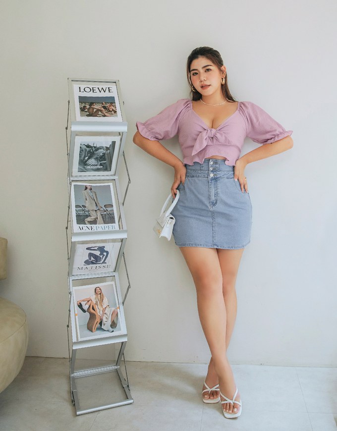 Fine Checkered Front Knot Puff Sleeve Crop Top