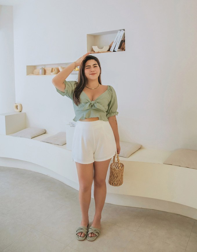Fine Checkered Front Knot Puff Sleeve Crop Top