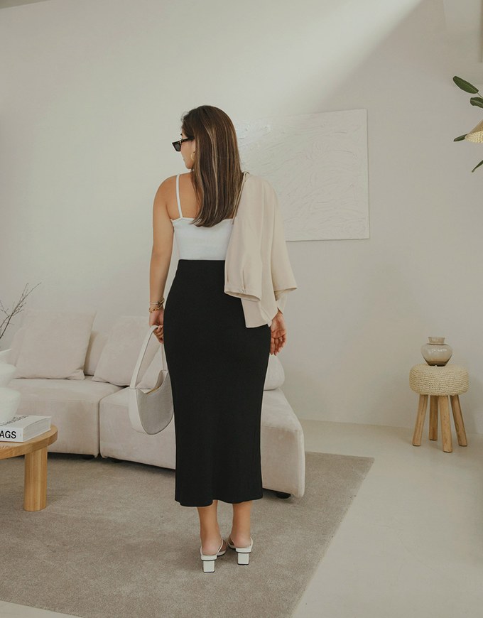 Minimalist Side Scrunch Slit Knit Maxi Skirt