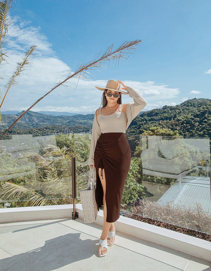 Minimalist Side Scrunch Slit Knit Maxi Skirt