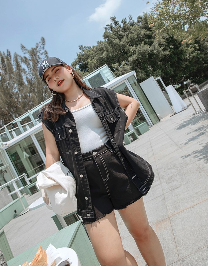 Iconic Seamline Ripped Shorts