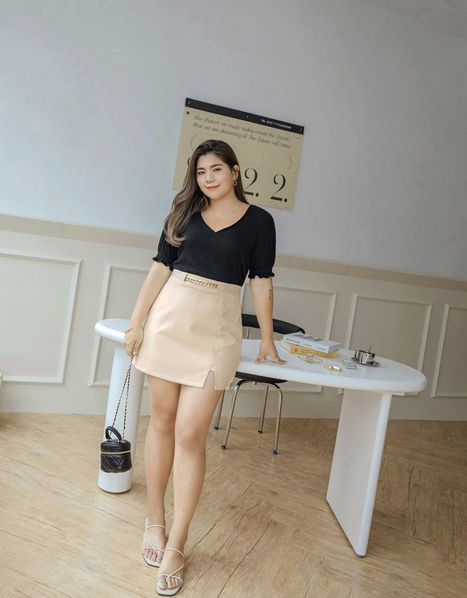 Urban Chic Front Metallic Chain A-Line Skort