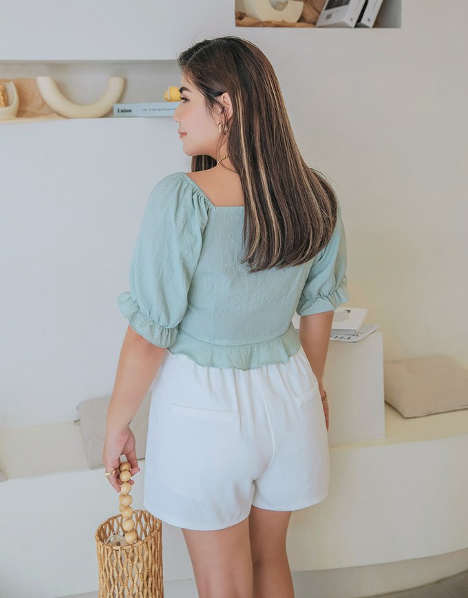 Simple Plain Pleated Slim Fit Shorts