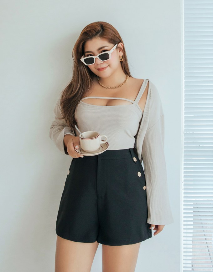 Enhanced Side Button Elastic Shorts