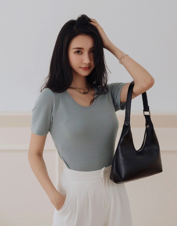 Basic Minimalistic Back Knot Hollow Knit Top