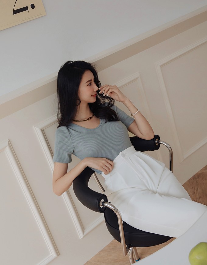 Basic Minimalistic Back Knot Hollow Knit Top
