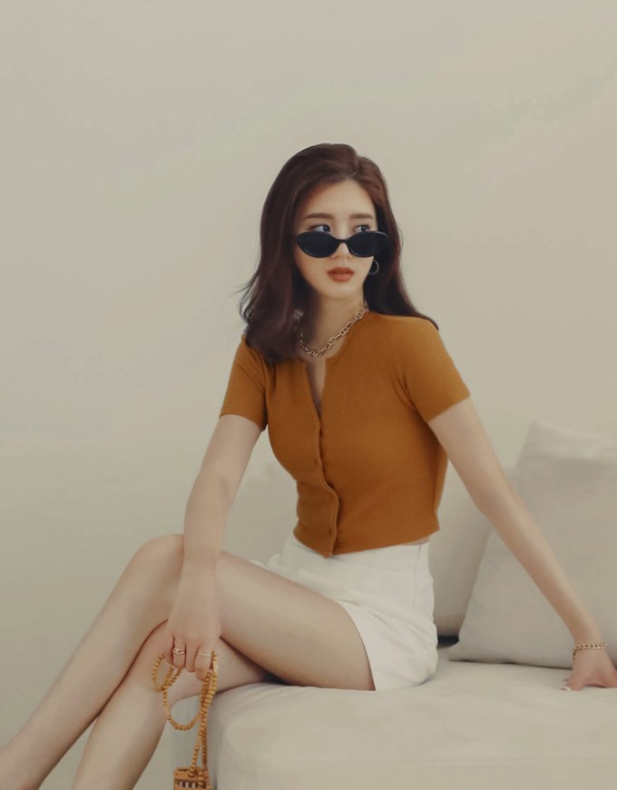 Waffle V-Notch Buttoned Top
