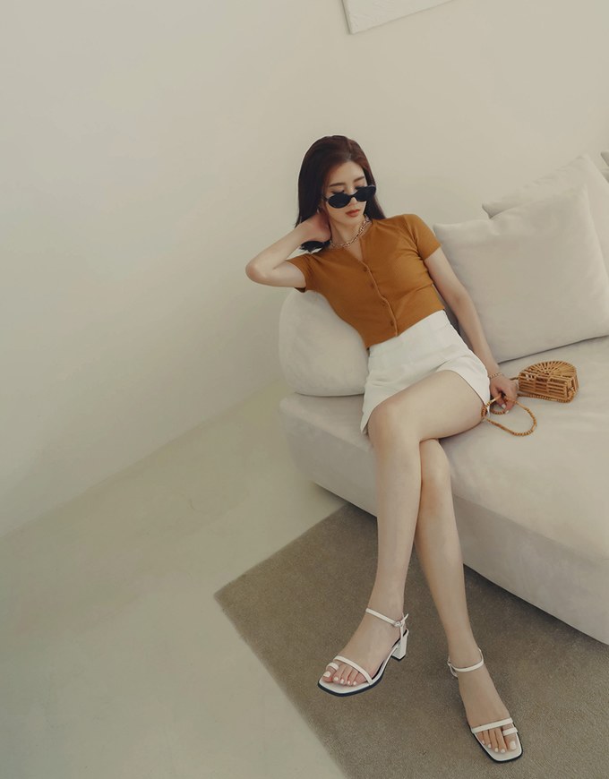 Waffle V-Notch Buttoned Top