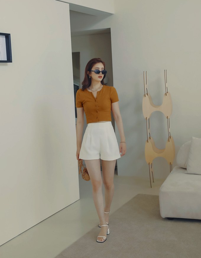 Waffle V-Notch Buttoned Top