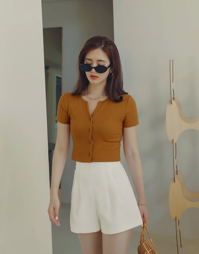 Waffle V-Notch Buttoned Top