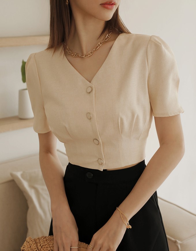 Soigné Pleated Buttoned Crop Top