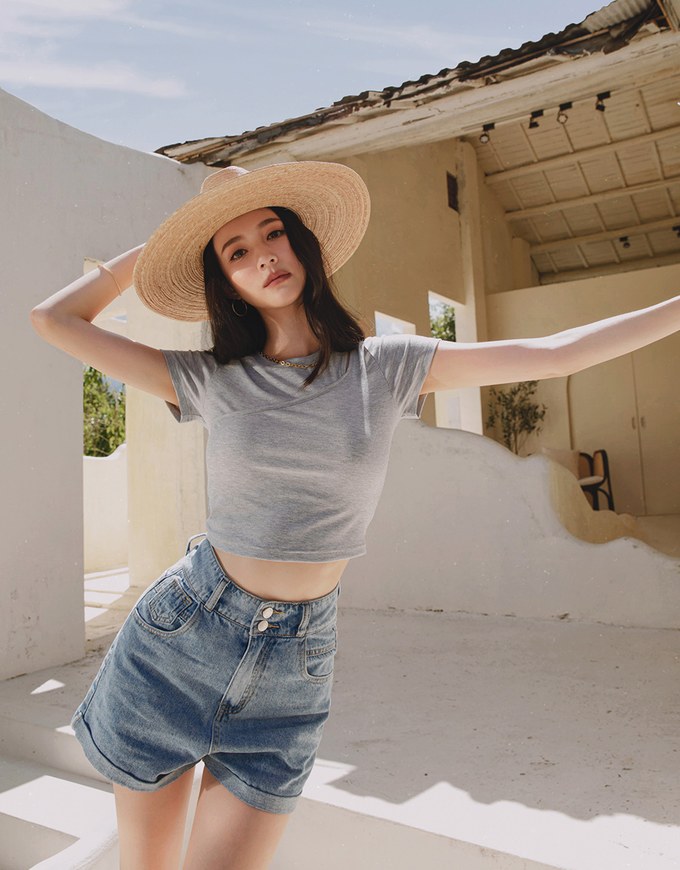 Avant-Garde Shoulder Cut Out Crop Top