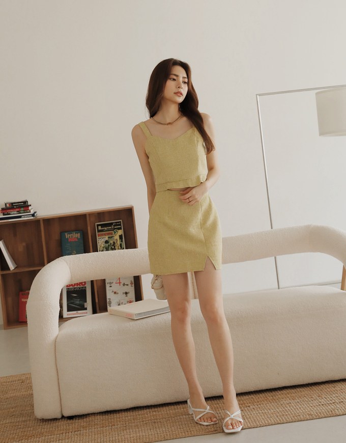 Edgy Chic Slit Weave Mini Skirt