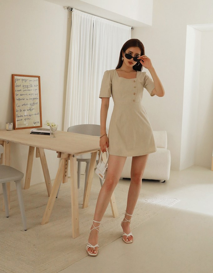 Très Chic Square Neck Buttoned Mini Dress