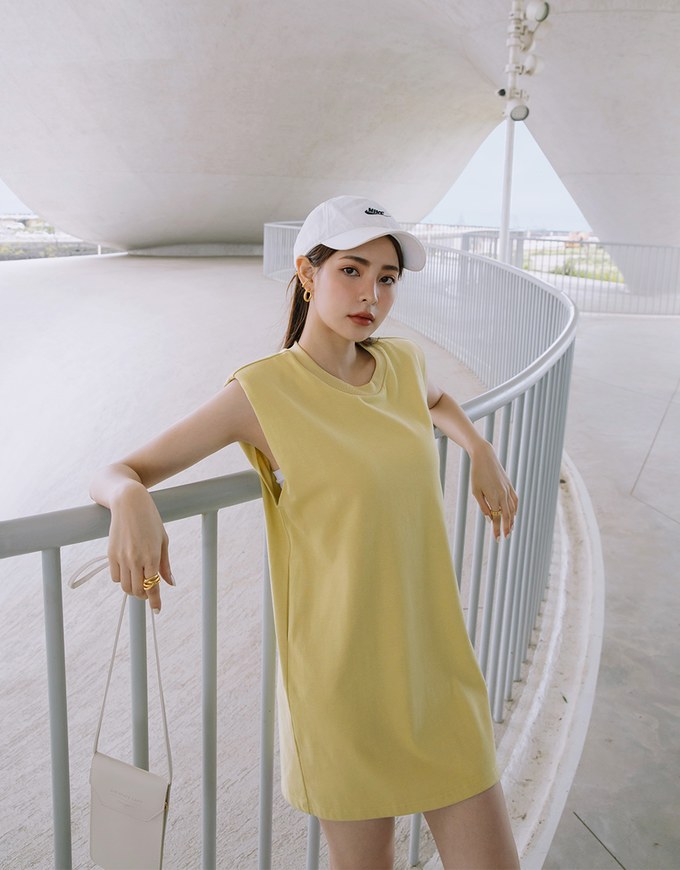 【Vacanza 】Simple Sleeveless Mini Dress With Shoulder Pads