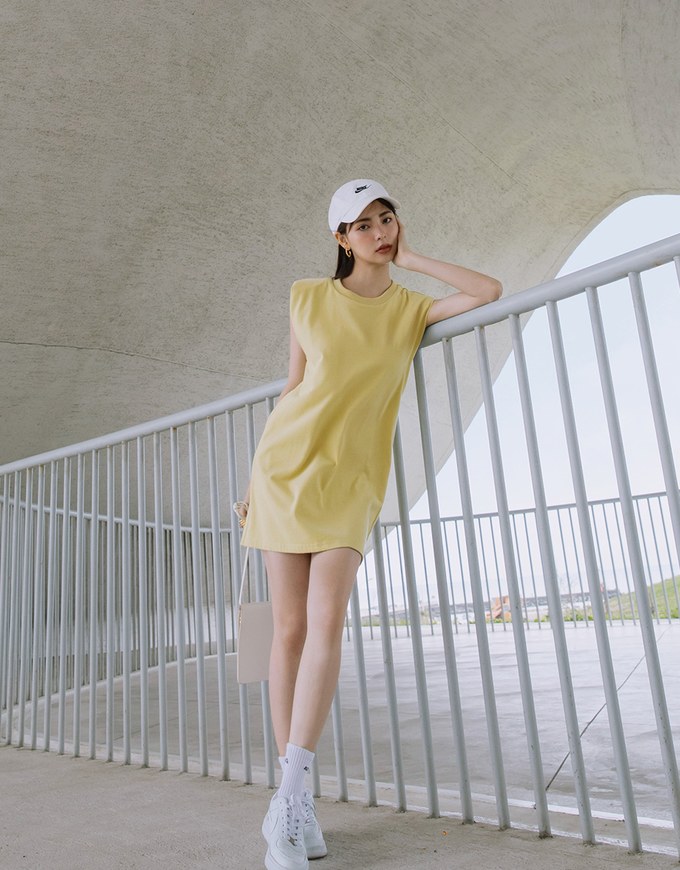 【Vacanza 】Simple Sleeveless Mini Dress With Shoulder Pads