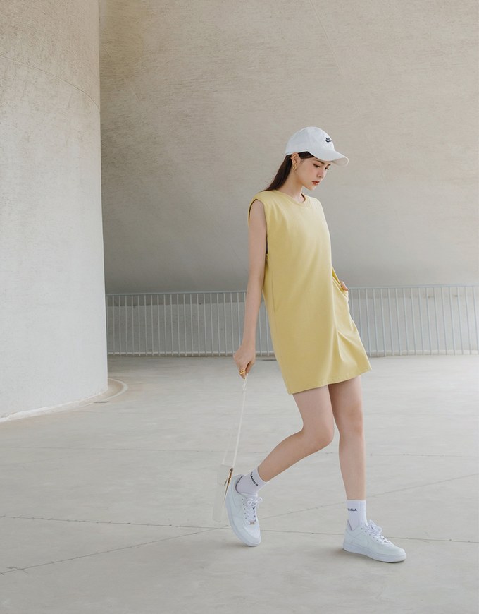 【Vacanza 】Simple Sleeveless Mini Dress With Shoulder Pads