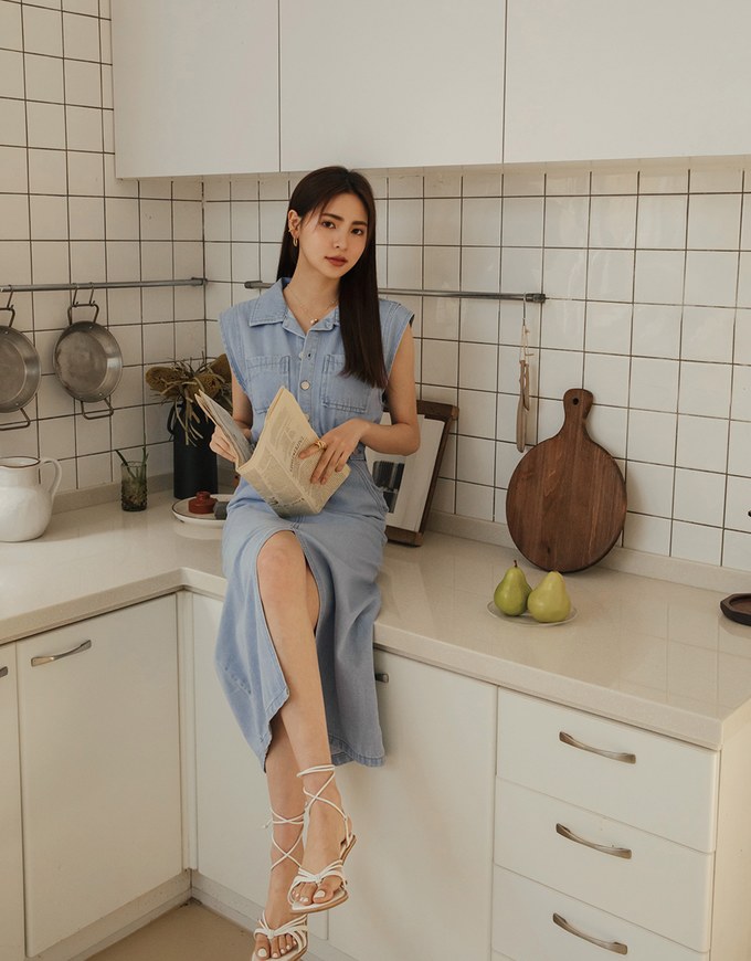 【Vacanza 】 Long Denim Jeans Dress With Lapel Collar And Placket Button Slit