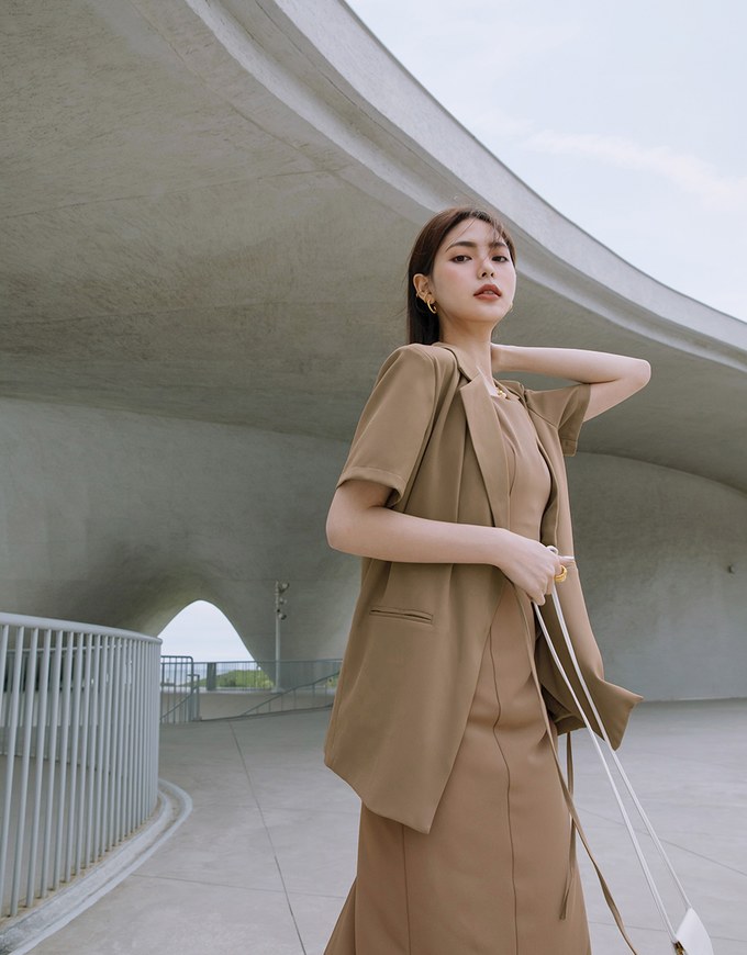 【Vacanza 】Side Straps Short-Sleeved Padded Shoulder Blazer