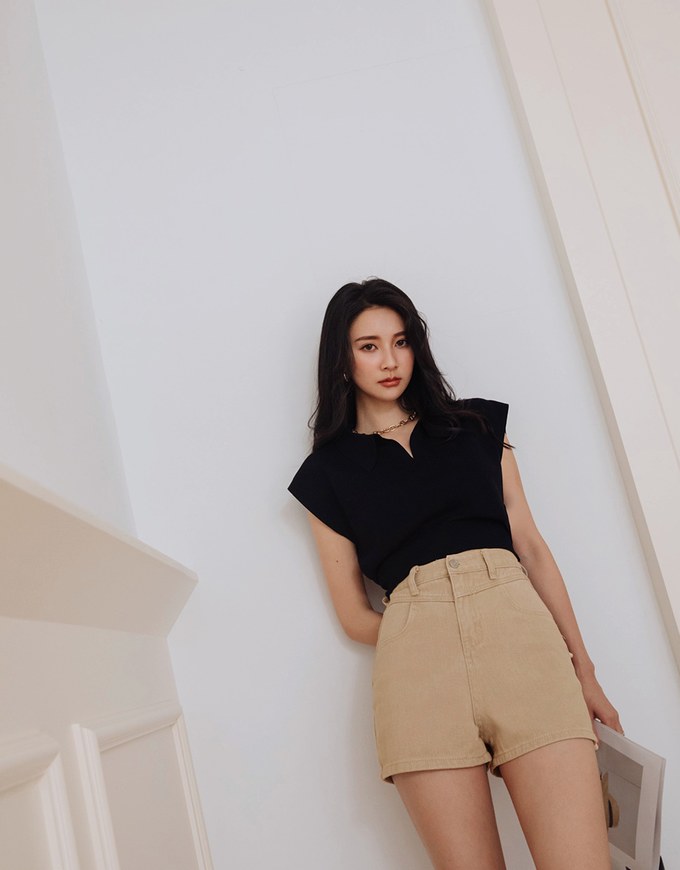 Wide Shoulder Lapel Cinched Waist Knit Top